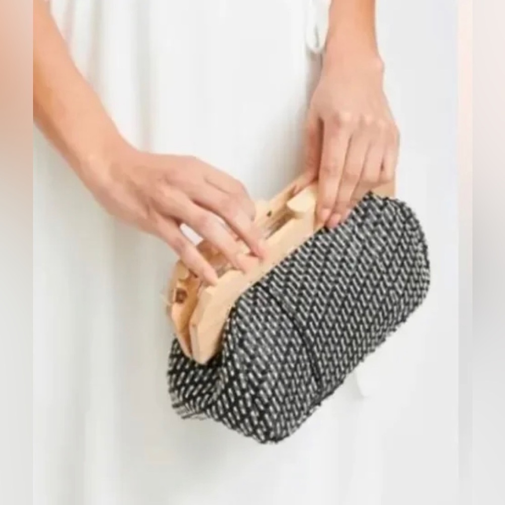 Urban Expressions Womens Echo Wooden Closure Clutch Bag without chain strap